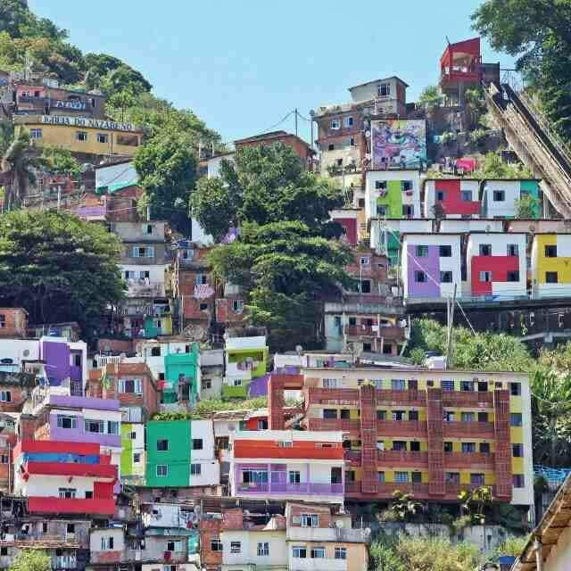 Digital Tourism in the Favelas